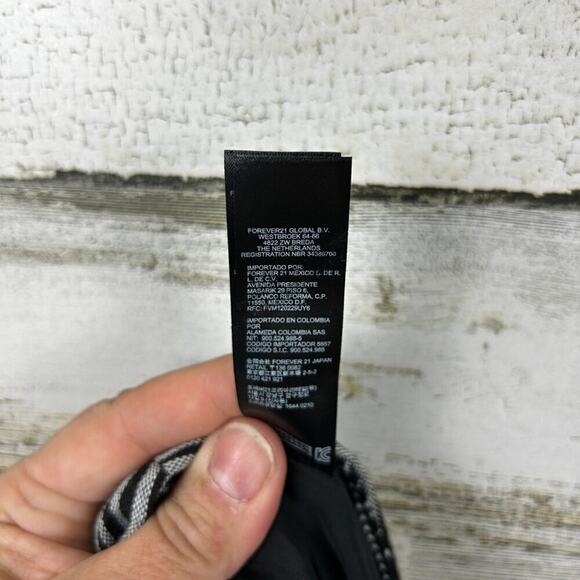 Forever 21 Women’s M Love 21 Black White Boho Back Zip Flat Front Shorts - Picture 4 of 5